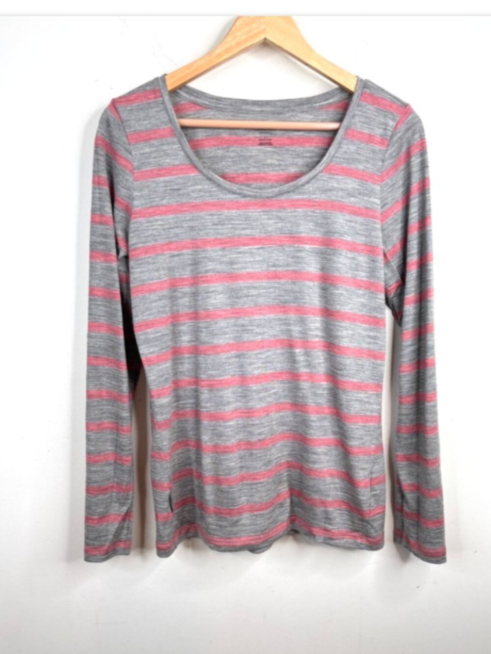 Icebreaker 100% Merino Wool Base Layer Top Womens L Gray Striped Hiking Outdoor